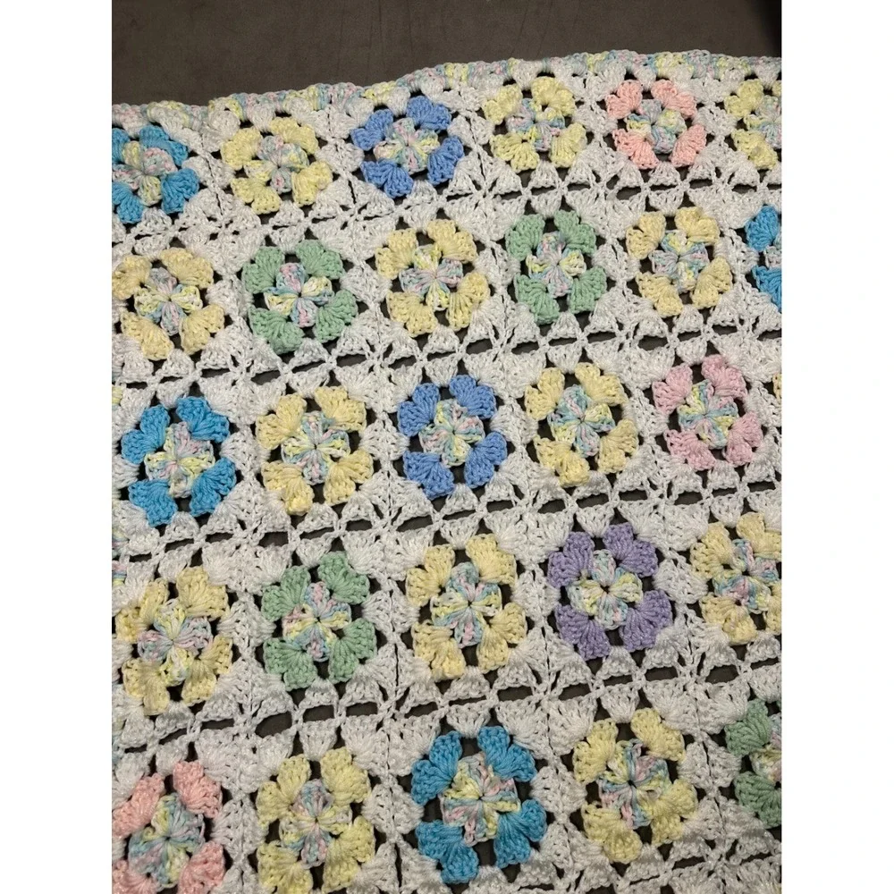 Handmade Crochet Baby Blanket‎ Pastel Floral Granny Square White Multi 30x34